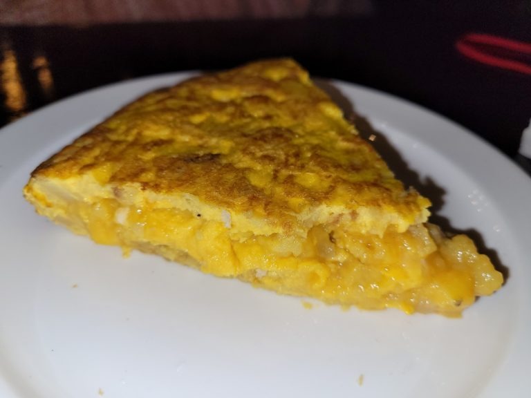 Spanish omelette - Must try dishes Madrid