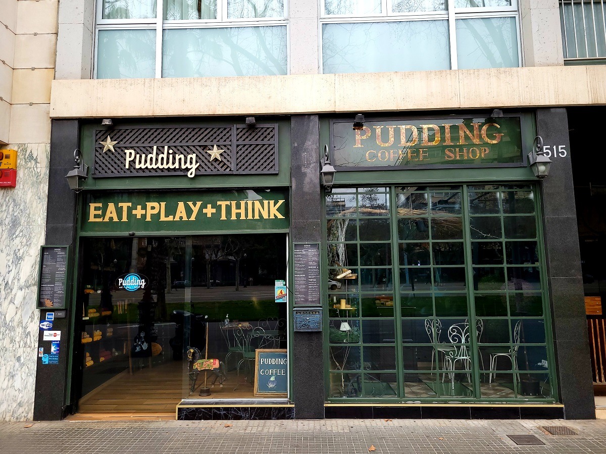 Pudding Diagonal Café  | ©EatingOutorIn
