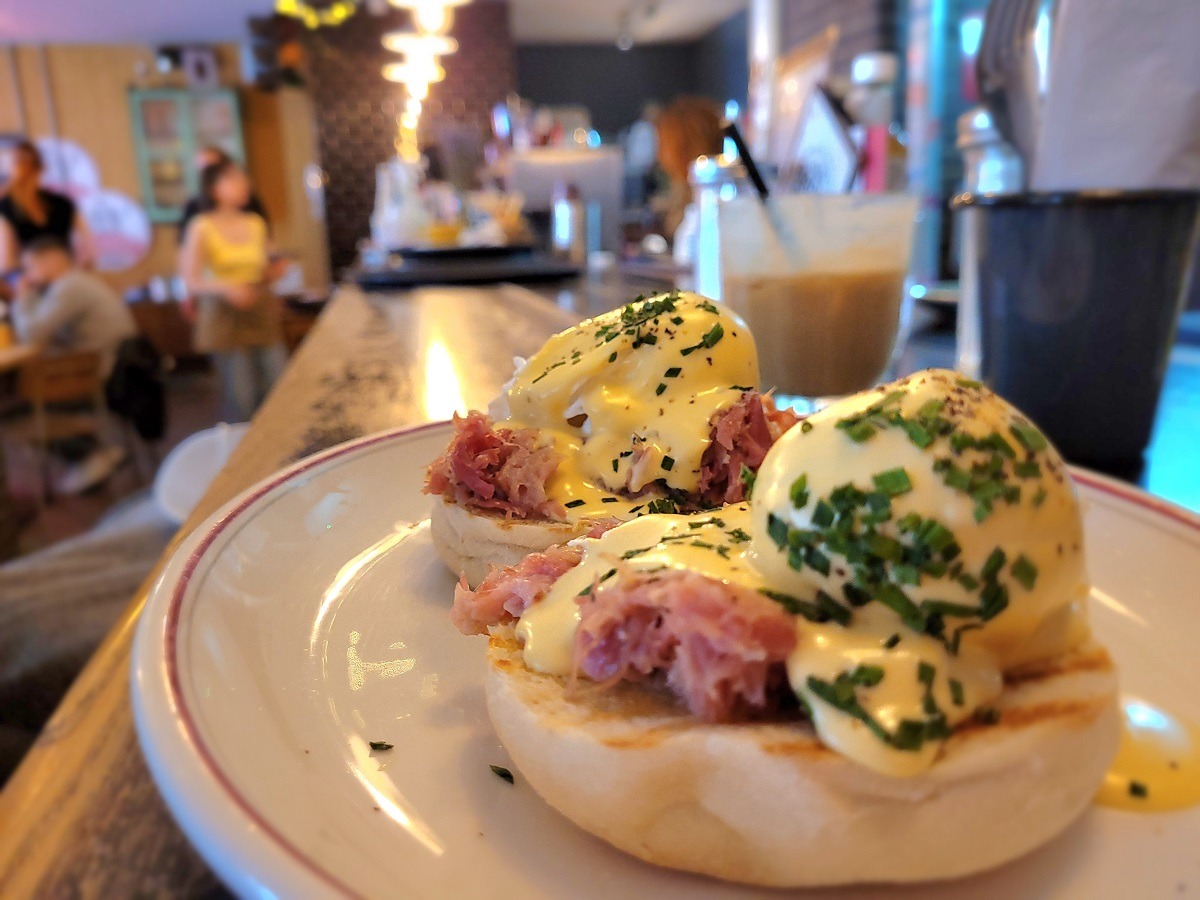 The Breakfast Club - Eggs Benedict